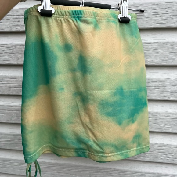 SHEIN matching beach set, out of stock, won’t be restock. 💚🤍 - Picture 5 of 6